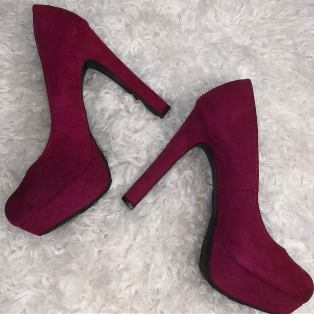 ⬇️$40 Dark pink heels